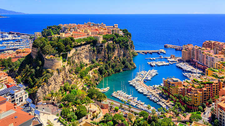 World Holiday Destinations street